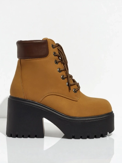 Női eco velúr bokacsizma vastag sarokkal és platformmal Tavlissa