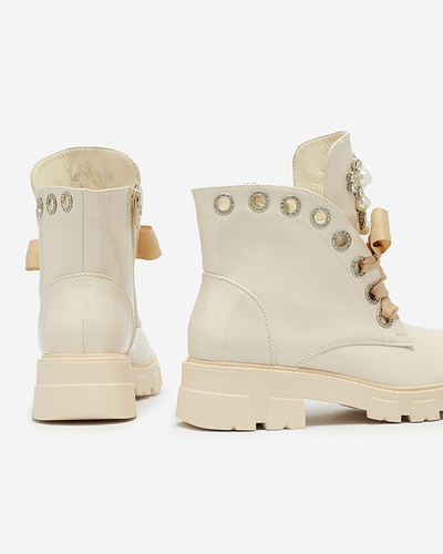 Női lakkbőr bagger csizma bézs színben Oselfo- Lábbeli