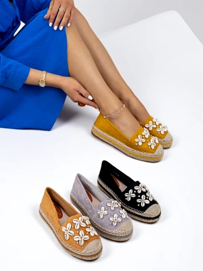 Fekete női espadrillák a peronon Izira díszítéssel - cipő