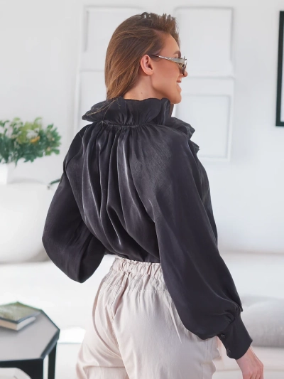 Royalfashion Fényes női ing díszes gallérral