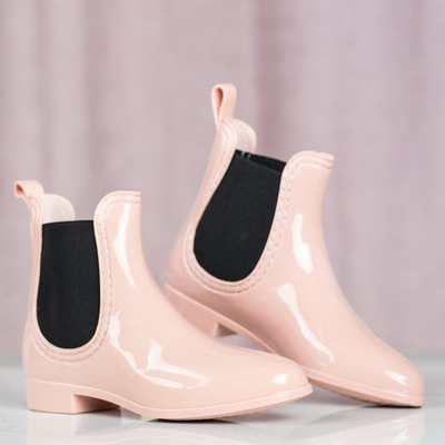 Beżowo - różowe gumowe lakierowane kalosze Furu - Obuwie