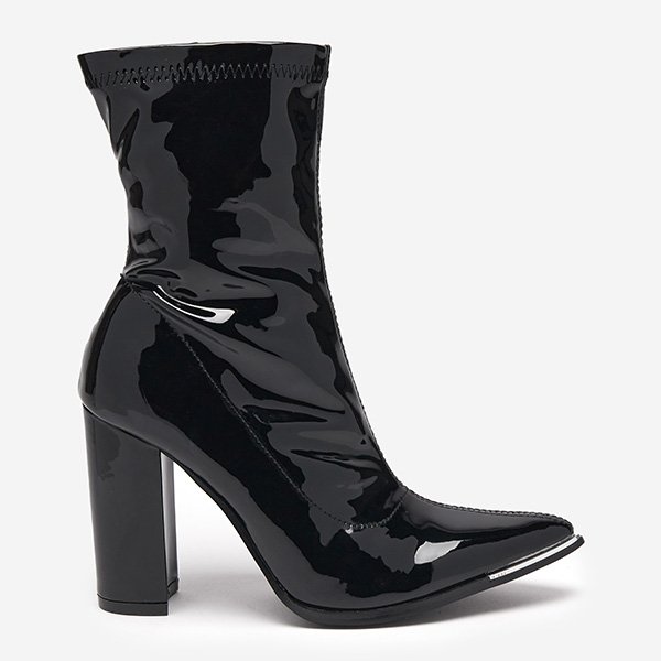 OUTLET Fekete lakkozott női csizma a Rekifa oszlopon - Lábbeli