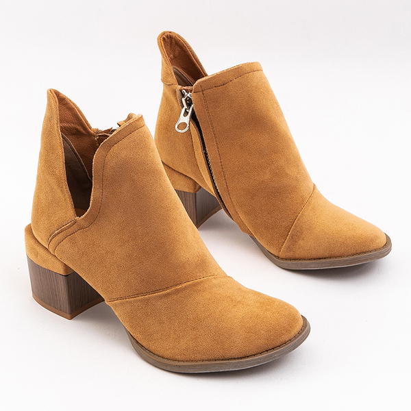 OUTLET Barna női csizma alacsony oszlopon Rosalines - Lábbeli