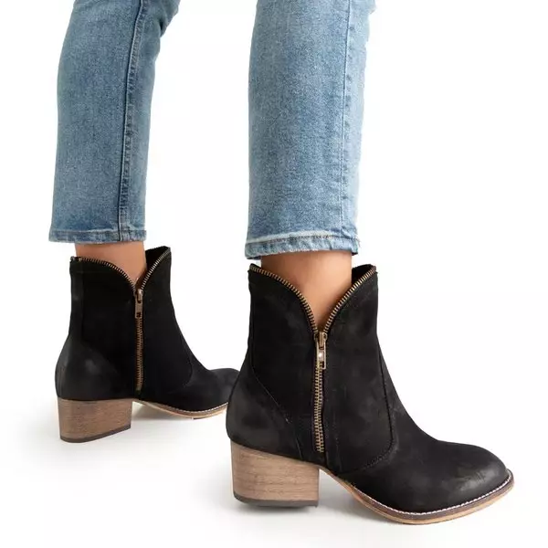 OUTLET Fekete női bokacsizma lapos sarokkal Aquesi - Lábbeli