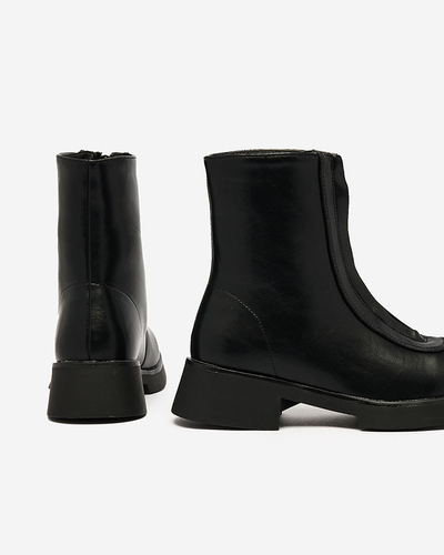 Royalfashion Női lapos sarkú csizma fekete színben Etiuse