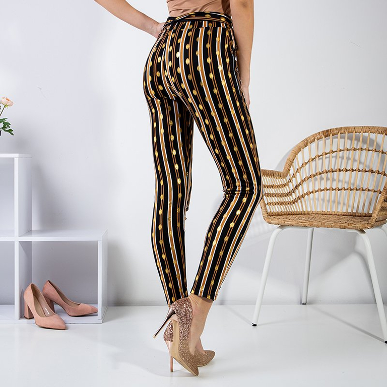 Női fekete nadrág színes csíkokkal - Ruházat