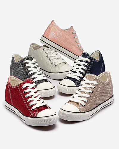 OUTLET Piros női tornacipő fedett sarokkal, fényes cérnával Seggat- Lábbeli