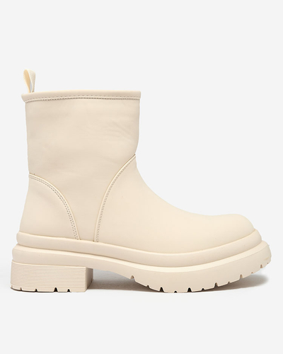 Royalfashion Bézs matt női csizma vastagabb talppal Holeopi