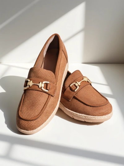 Royalfashion Női alacsony cipők díszítéssel az orrán