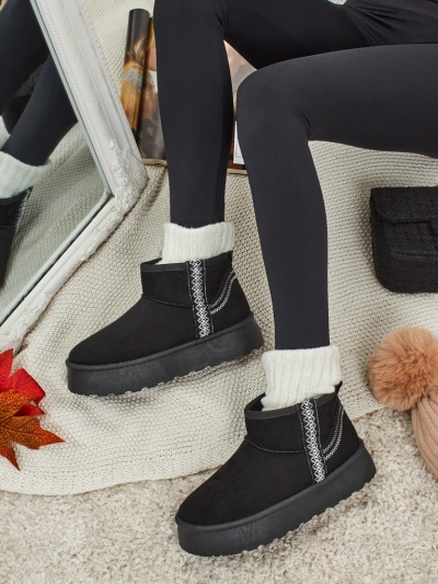 Pravel rövid női hócsizmák