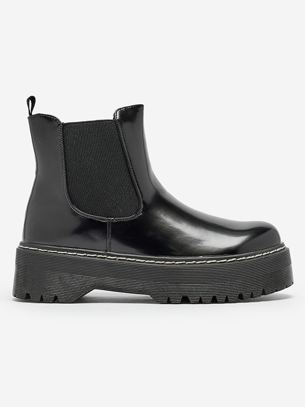 Fekete, vastagabb talpú női bakancs Mallitt- Footwear