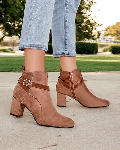 A Royalfashion női vastag sarokkal rendelkező bokacsizma Eloron