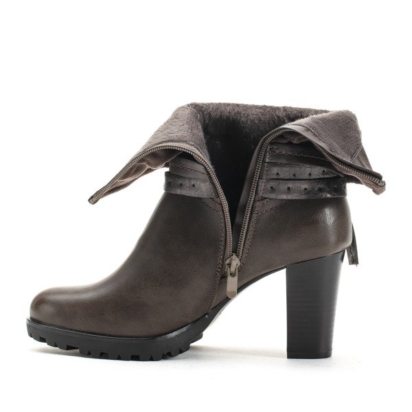 Brązowe botki na słupku - Obuwie