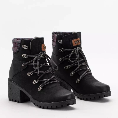 OUTLET Fekete női csizma a Royaltan postán - Footwear