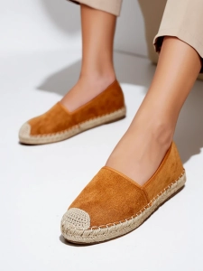 Camel || barna