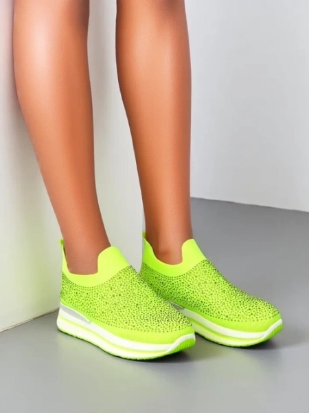 Royalfashion Női slip-on textil sportcipők strasszokkal Adeq