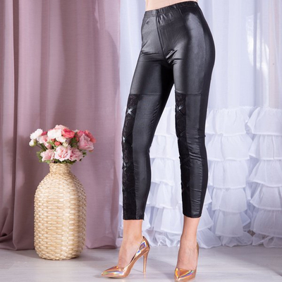 Czarne tregginsy z koronkową wstawką - Spodnie