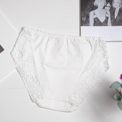 Fehér csipke női bugyi PLUS SIZE - Fehérnemű