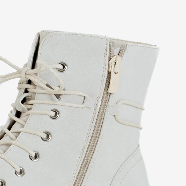 OUTLET Bézs női csizma díszítéssel Matildat - Lábbeli