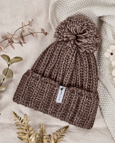 Royalfashion Női kötött sapka bóbitával