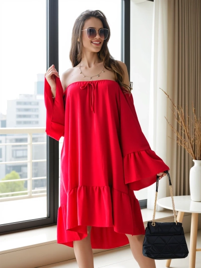 Royalfashion Női vállról lelógó ruha fodrokkal, túlságosan nagy