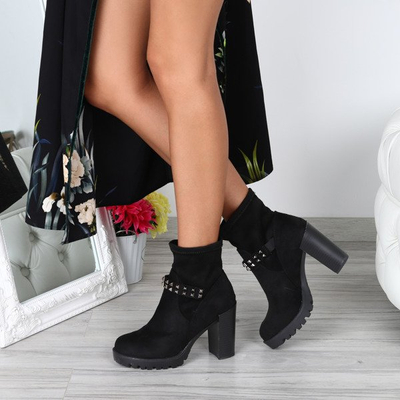 Czarne botki z ćwiekami Garganita - Obuwie