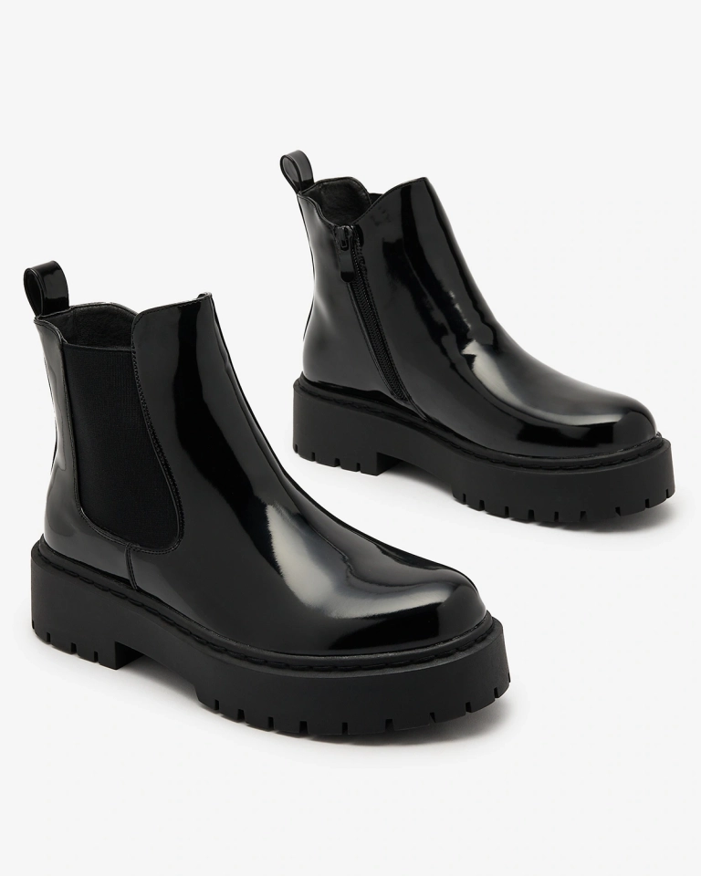 Royalfashion Fekete lakkozott női nem sarkos Glossy Chic csizma