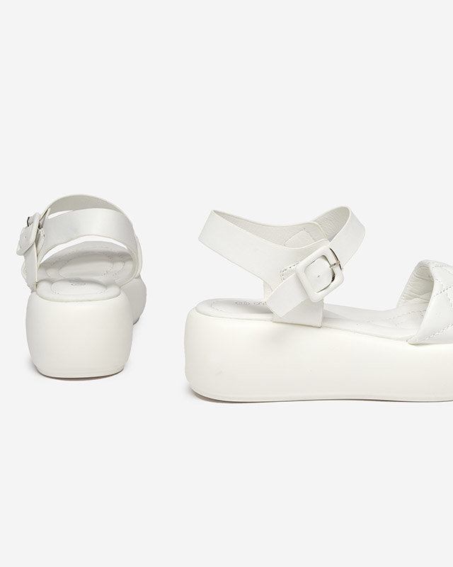 OUTLET Női eco bőr steppelt ékszandál fehér Baloui színben - Lábbeli