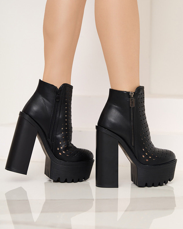 OUTLET Fekete női áttört csizma az Elangel-Footwear poszton