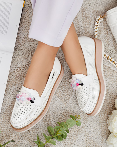 Royalfashion mokaszin színes kövekkel Restea