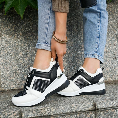 OUTLET Fehér-fekete női cipő rejtett ékkel Nephele - Lábbeli