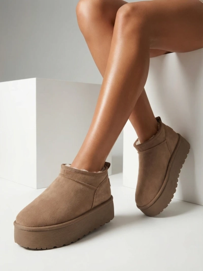 Royalfashion Női rövid csizma a'la hócsizma Ozozi