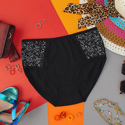 Fekete bugyi nyomtatással. PLUSZ MÉRET- Fehérnemű