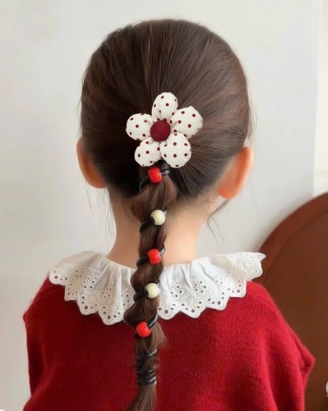 Royalfashion Hajgumi spirál formában, kis virággal – Blossom Coil