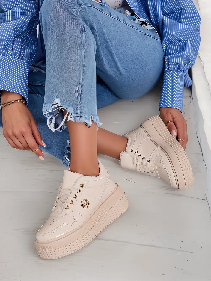 Royalfashion Melegített női tornacipő szőrmével Rozit