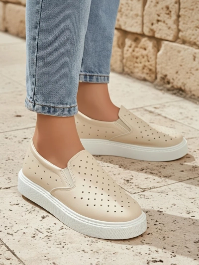 Callista bézs női slip-on cipő ökológiai bőrből, platformon