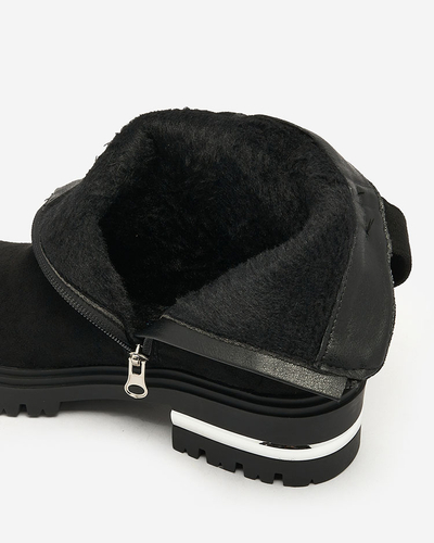 Royalfashion Fekete öko-szarvasbőr csizma pánttal és cipzárral Redmisala