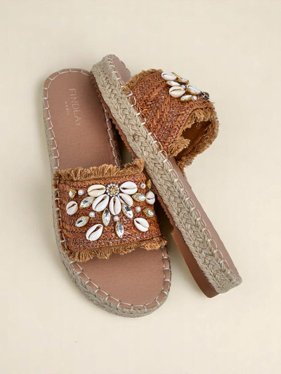 Royalfashion Callista Boho Camel lapos platformos kagylós szandál