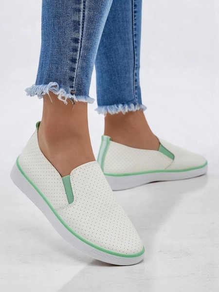 Royalfashion Női perforált papucs Kassias