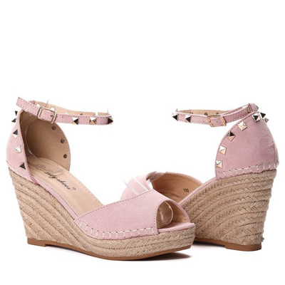 Różowe sandały na koturnie - Obuwie