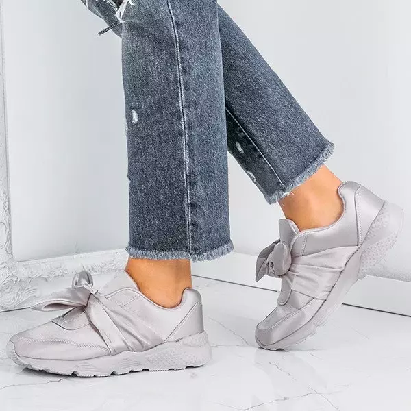 OUTLET Szürke, szatén sportcipő masnival Mabel- Shoes