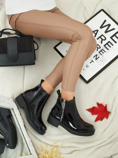 Calvera lakkozott női eco bőr bokacsizma