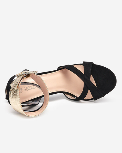 Női magassarkú szandál fekete színben, arany csíkkal Magnesias - Footwear