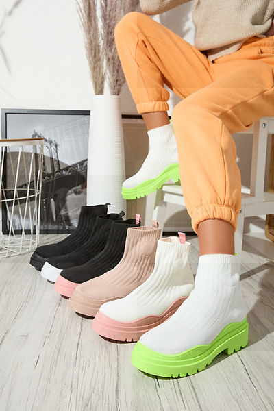 Női csizma vastagabb talpon fehér és rózsaszín Korlic-Shoes színben