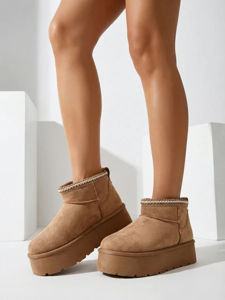 Royalfashion Női rövid csizma a'la hócsizma Xoalla