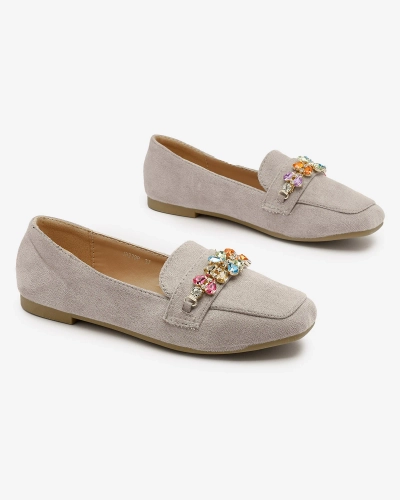 Royalfashion Világosszürke női mokaszin kristályokkal Olkeri