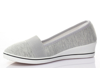 Szare trampki na koturnie - Obuwie