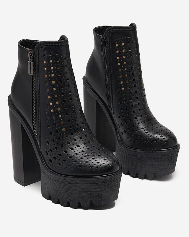 OUTLET Fekete női áttört csizma az Elangel-Footwear poszton