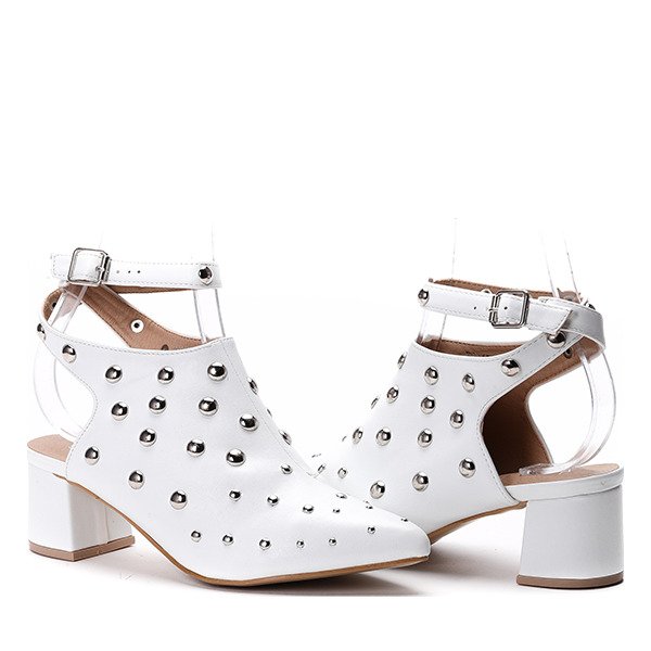 Białe botki z odkrytą piętą- Obuwie