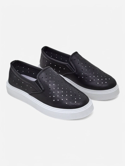 Royalfashion Lyukacsos női slip-on cipő Emayla